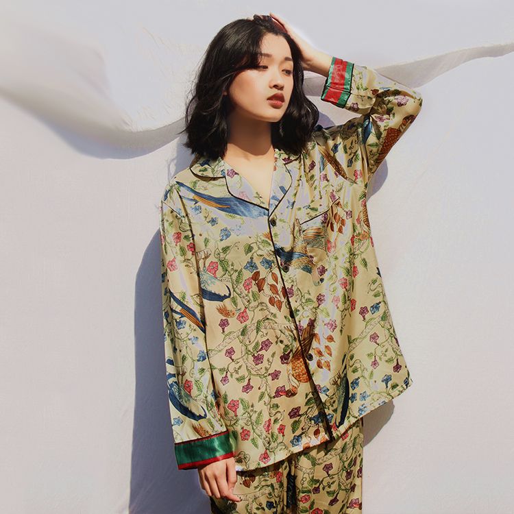 The spring and Autumn New Women's printed silk pajamas long sleeved cardigan shirt collar sweet Home Furnishing suit