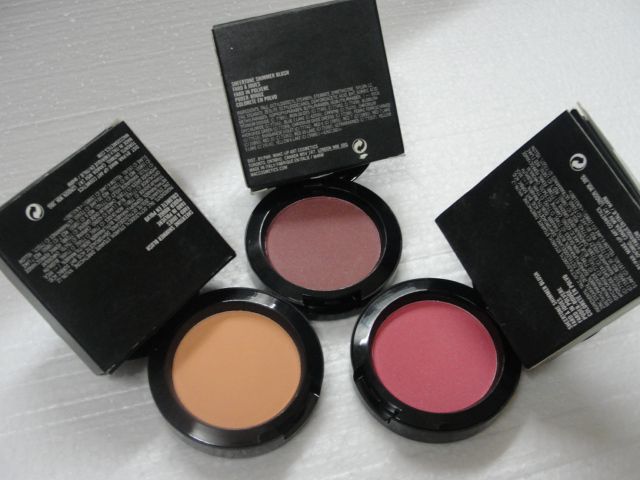 Retail inventories low sales random color Blush 6g + free lipstick