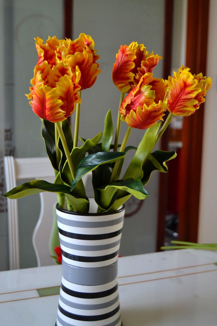 Artificial Real Touch Tulip Flowers for Home Hotel Restaurant and Wedding Decoration Decorative Flowers